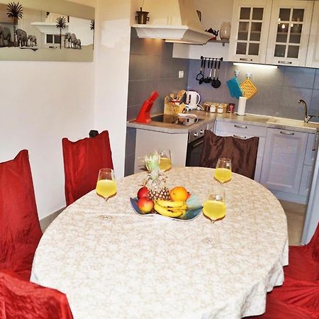 Apartments By The Sea Krilo Jesenice, Omis - 15145 Єсенице Номер фото